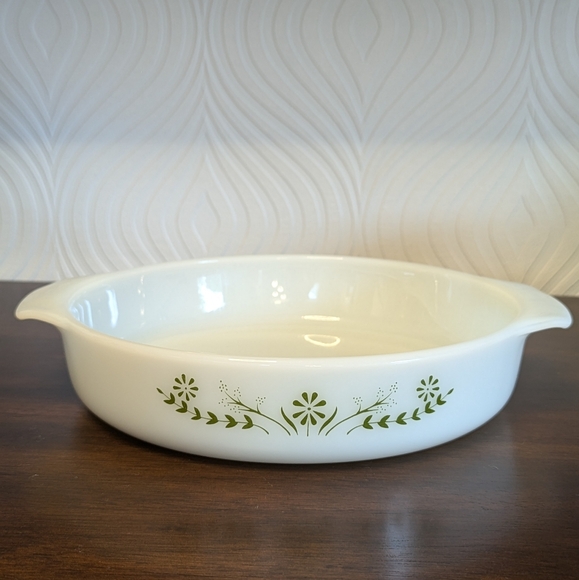 Vintage Mid-century Modern Glassbake Green Daisy Milk Glass Cake Pan - Picture 6 of 7